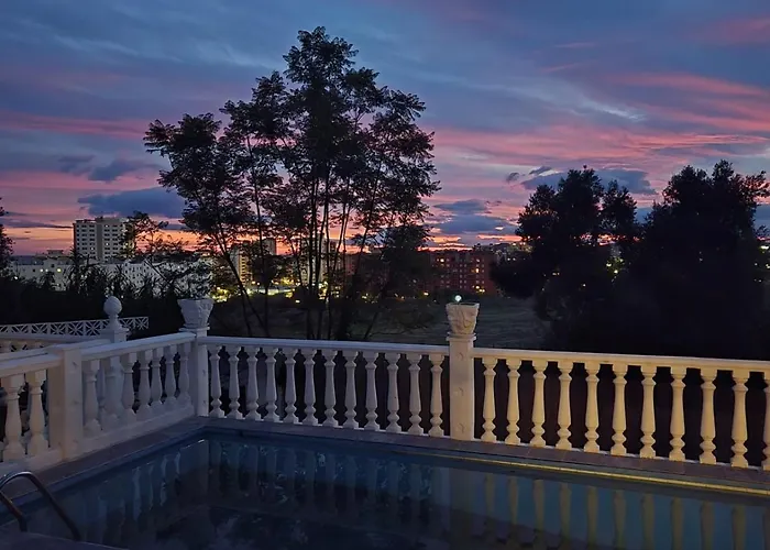 Villa Don Giovanni Fuengirola, Piscina Privada y vistas al mar y a la Montaña